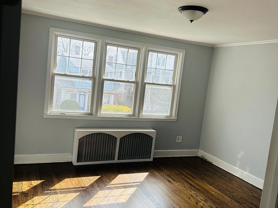 2nd image of 85 Park Ter #1