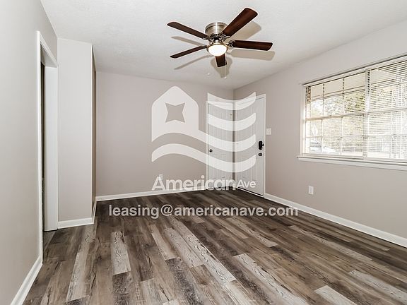1483415_003_wm_-_living_room_13151624.jpg