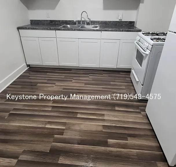 1102 W 16th St — Photo 1