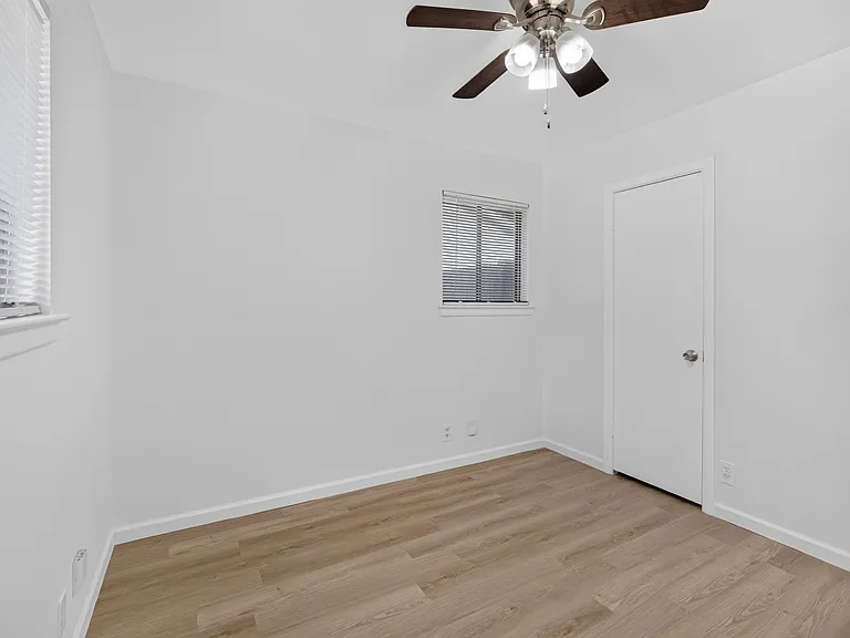 2210 Sycamore Dr — Photo 3
