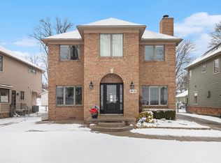 913 E Walled Lake Dr, Walled Lake, MI