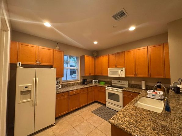 1033 NE 17th Way Unit 604