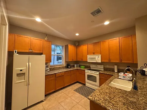 1033 NE 17th Way #604 Photo 1