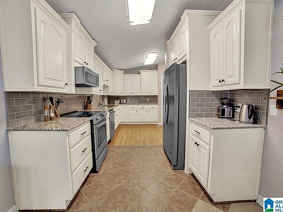 3rd image of 1304 Wayne Dr