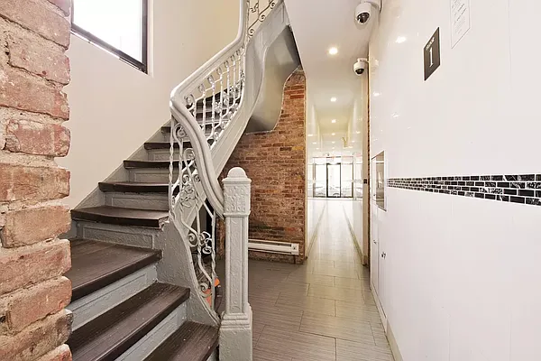 Rented by Triumph Property Group | media 11