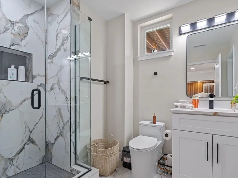 704 Russell St — Photo 9