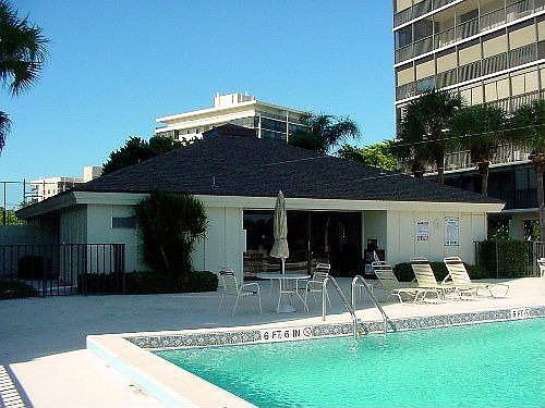3rd image of 26225 Hickory Blvd APT 2C