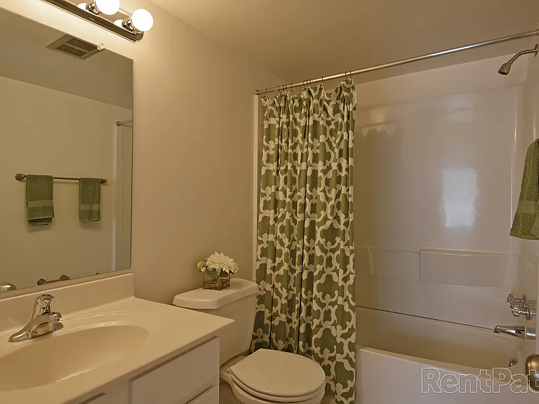 Cavalier Country Club Apartments — Photo 10