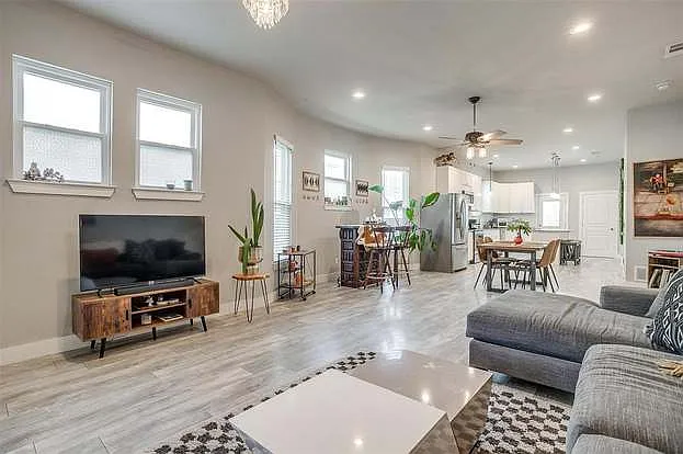 2905 S Jennings Ave — Photo 10