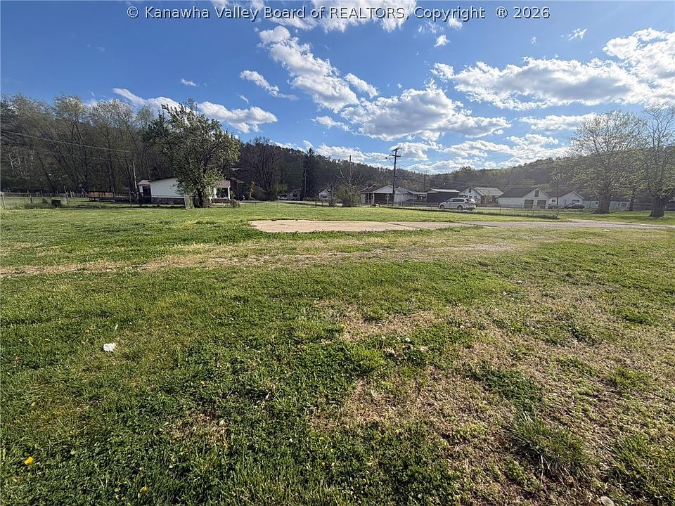 1st image of 208 Maple St