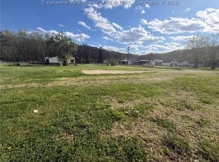 208 Maple St, Hamlin, WV 25523