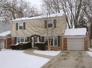 117 S Wilshire Ln, Arlington Heights, IL 60004