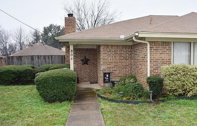 2nd image of 804 Wildwood Ln
