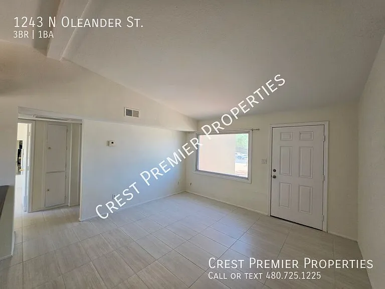 1243 N Oleander St — Photo 3