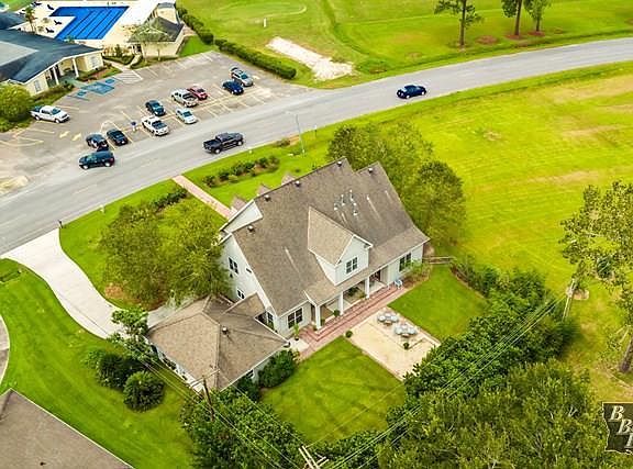 4th image of 901 Country Club Blvd