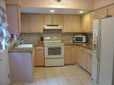 2nd image of 18 Buccaneer Ln