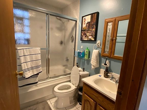 4th image of 878 N Hermitage Ave #1