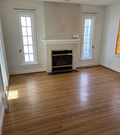 5th image of 10937 79th Ave NW