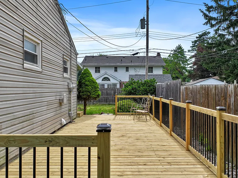 4637 Clover Ln — Photo 9