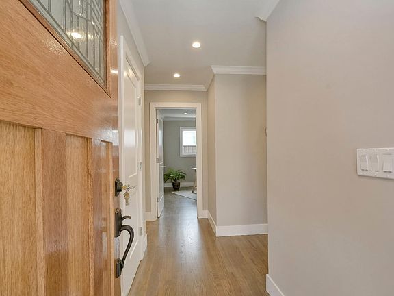 4th image of 3405 Kenyon Dr