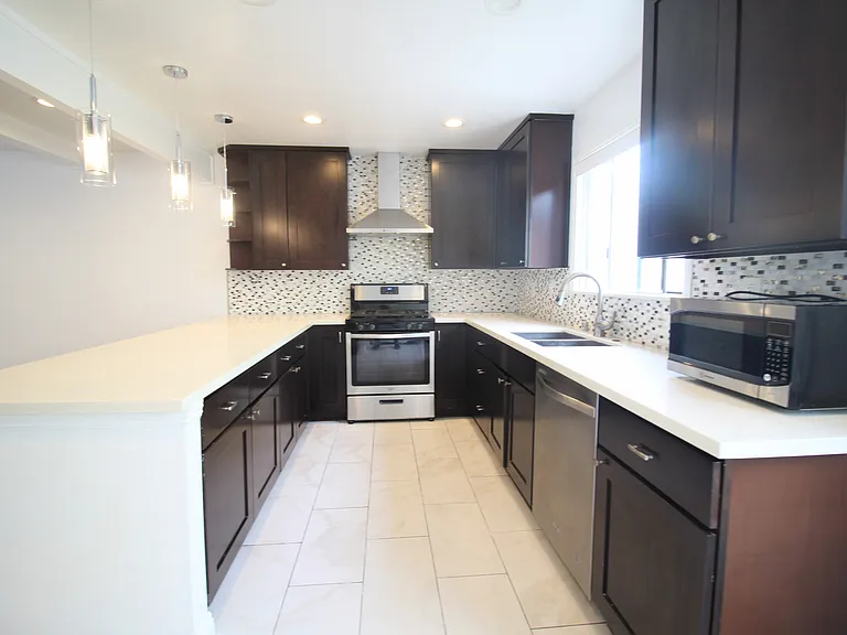 1832 Rockefeller Ln #8 — Photo 6