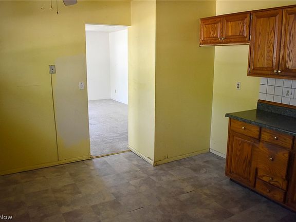 3rd image of 2329 Willow Dr SW