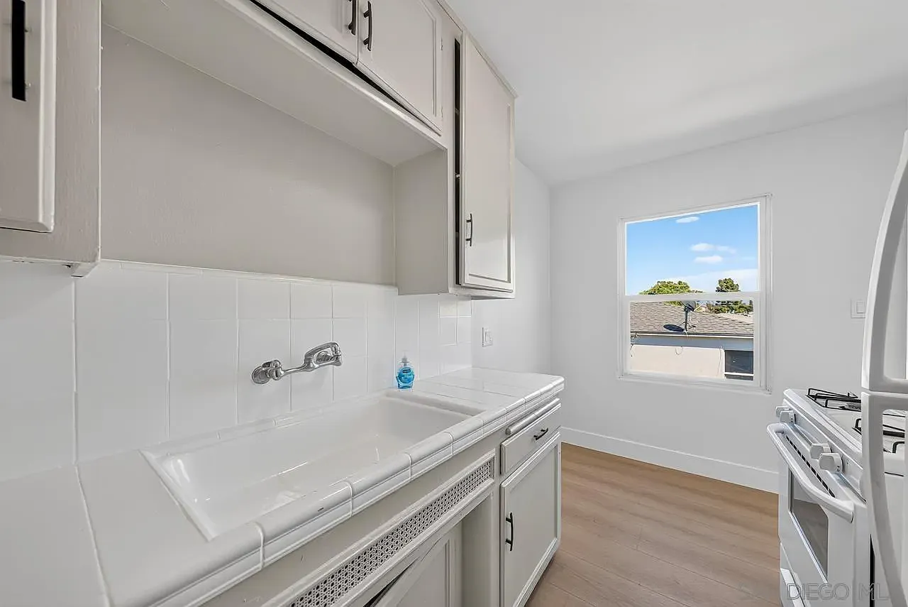 1 bed, 1.0 bath, 400 sqft, $1,800 — Photo 1