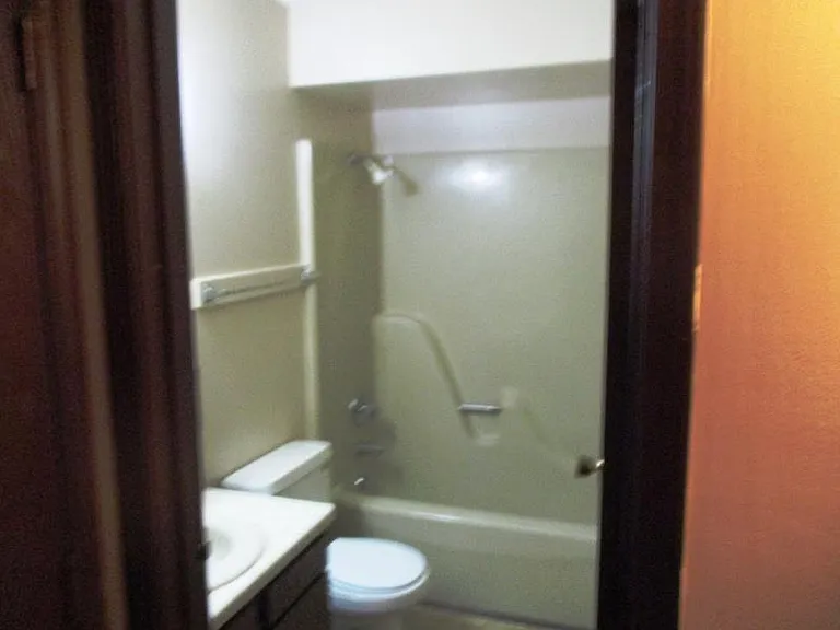 713 Golfcrest Rd S — Photo 4