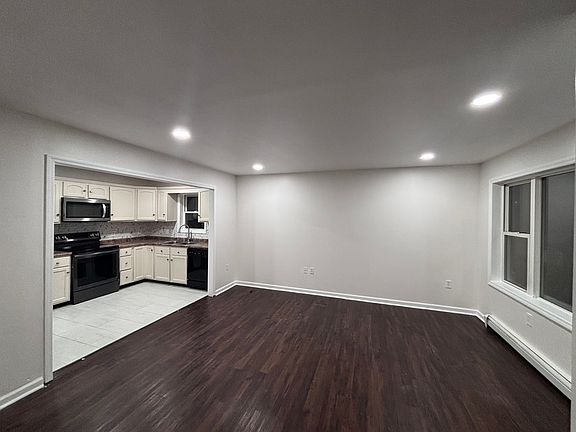 3rd image of 384 Ellison St #2
