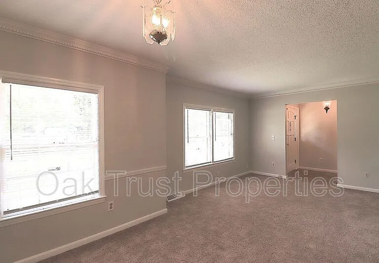 2395 Vistavia Rd — Photo 3