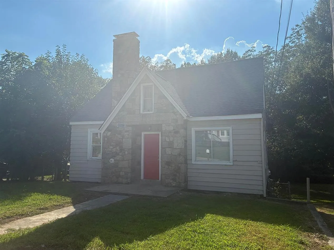 1204 Asheboro St — Photo 3