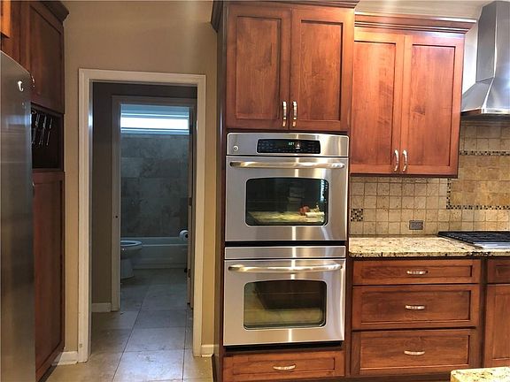 3rd image of 10000 Carrington Ln