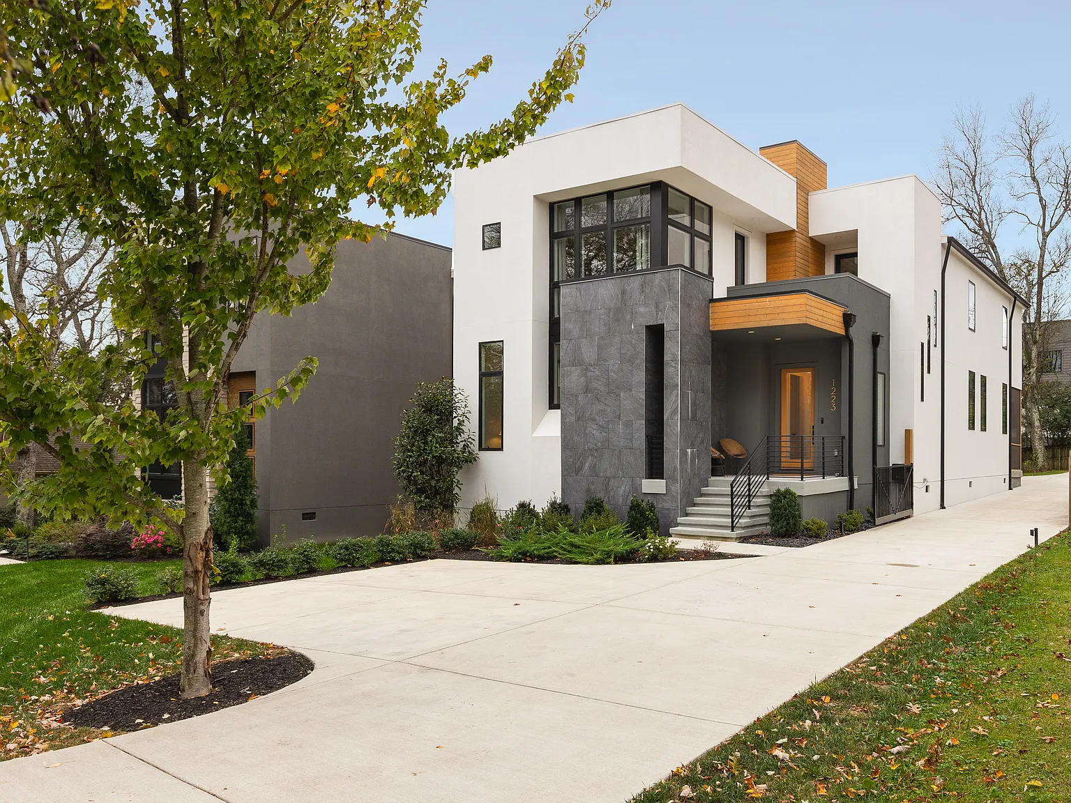 5 bed, 4.5 bath, 4000 sqft, $13,500 — Photo 1