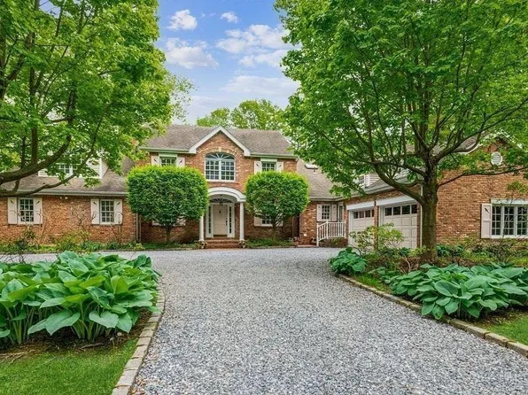 145 Bacon Road, Old Westbury, NY 11568