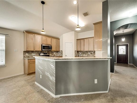 2nd image of 1028 Shackelford Ln
