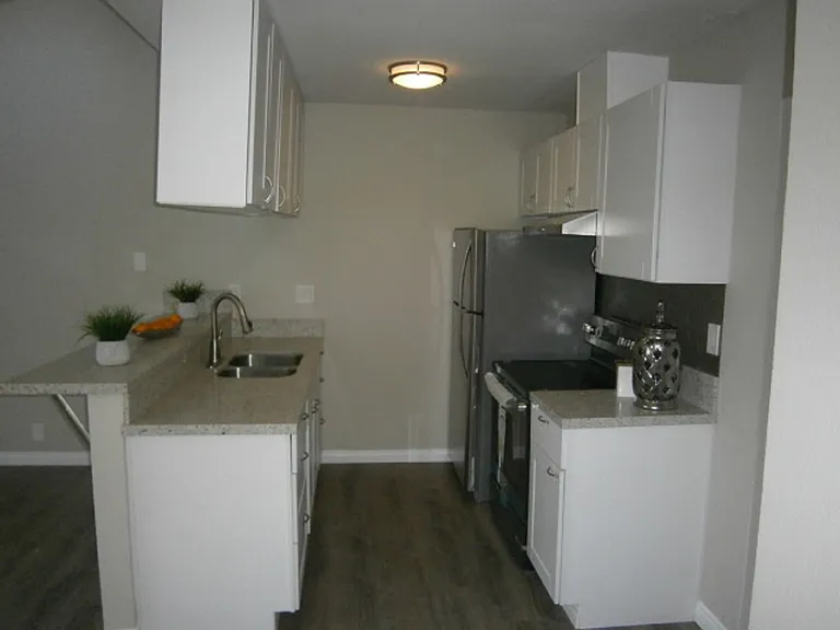 5252 Landis St — Photo 8