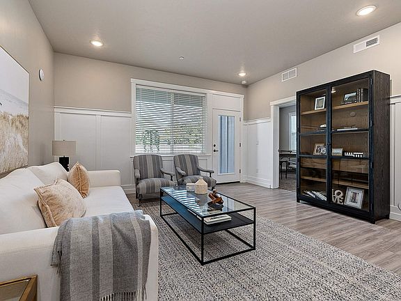 Latitude 40 Two Bedroom With Garage