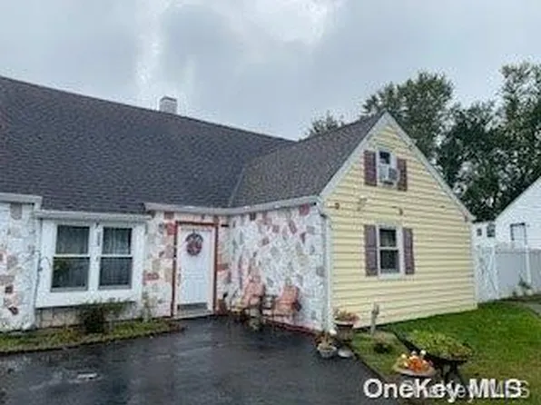 6 Dalton Road, Bay Shore, NY 11706