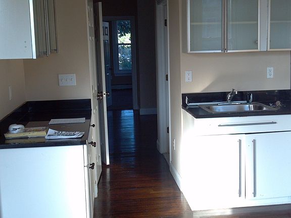 4th image of 270 S 1st Ave