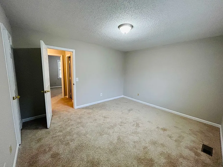 308 Poplar St — Photo 5
