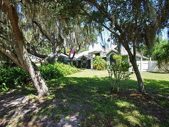 3rd image of 4504 Woodlands Village Dr