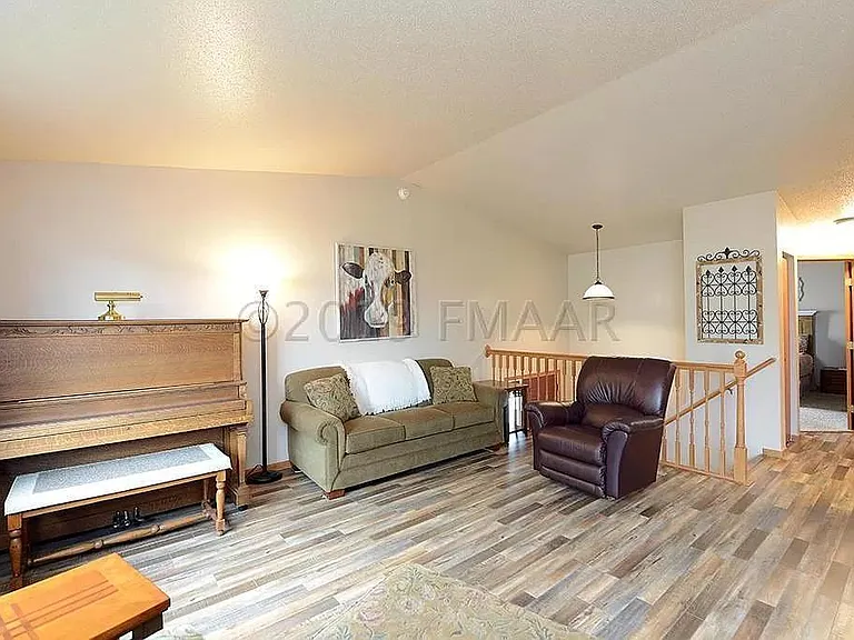 2565 Amber Valley Ct S — Photo 2