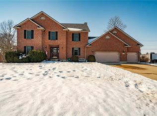 825 Chaucer Ln, Tipp City, OH 45371