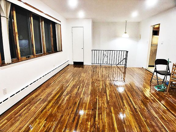 3rd image of 189 Bay 41st St #2