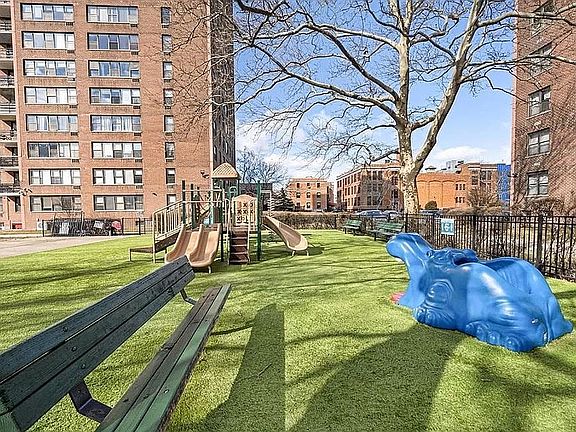 3rd image of 225 Saint Pauls Ave APT 14B