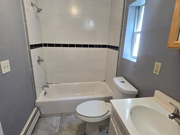 3rd image of 20 Morton Pl #2RR
