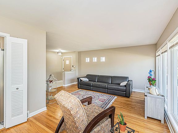 4th image of 3819 Howard St