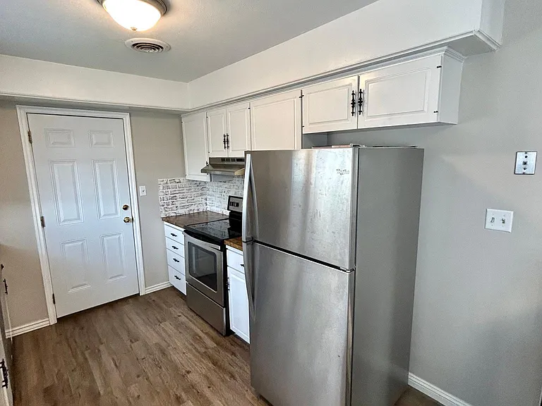 324 Rodric Cir — Photo 8