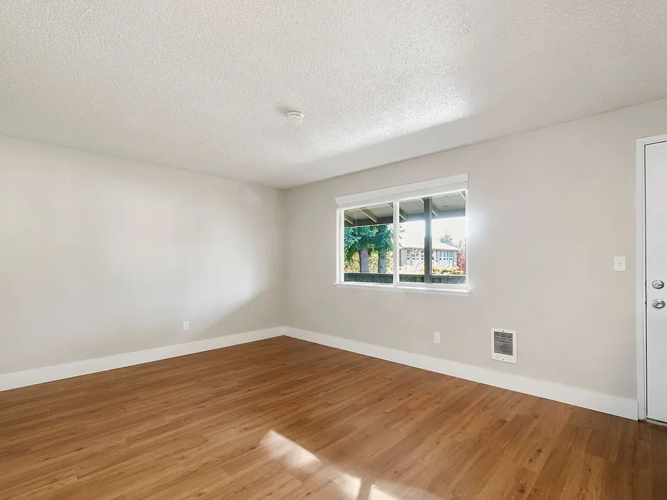 510 Lilly Rd SE