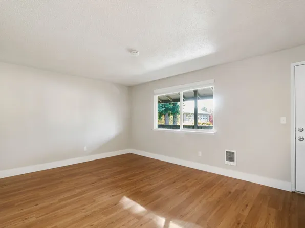 Lilly Apartments